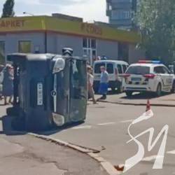 Запорожець перекинув фургон на перехресті Запорожець перекинув фургон на перехресті