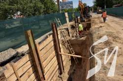 По вулиці Героїв Чорнобиля почали міняти старі аварійні комунікації По вулиці Героїв Чорнобиля почали міняти старі аварійні комунікації