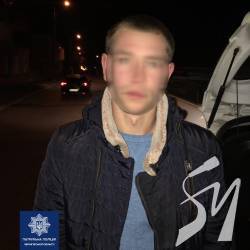 Двоє вуличних грабіжників забрали у чернігівця гаманець з грошима Двоє вуличних грабіжників забрали у чернігівця гаманець з грошима