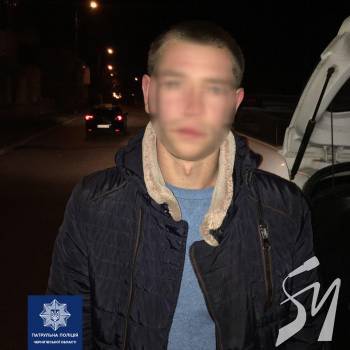Двоє вуличних грабіжників забрали у чернігівця гаманець з грошима Двоє вуличних грабіжників забрали у чернігівця гаманець з грошима