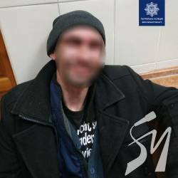 Чернігівець на очах у двох чоловіків викрав з автомобіля акумулятор Чернігівець на очах у двох чоловіків викрав з автомобіля акумулятор