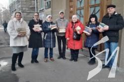 Чернігівці безкоштовно поповнили фонд бібліотеки Короленка 532 книжками Чернігівці безкоштовно поповнили фонд бібліотеки Короленка 532 книжками
