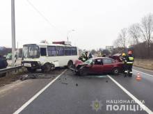 Під Черніговом іномарка влетіла в пасажирський автобус, є загиблий Під Черніговом іномарка влетіла в пасажирський автобус, є загиблий