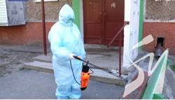 У будинку, де мешкає подружжя, хворе на коронавірус з Чернігова, провели дезінфекцію. ВІДЕО У будинку, де мешкає подружжя, хворе на коронавірус з Чернігова, провели дезінфекцію. ВІДЕО