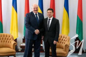 Зеленський відмовився від параду до 9 травня з Лукашенком і Путіним у Мінську Зеленський відмовився від параду до 9 травня з Лукашенком і Путіним у Мінську