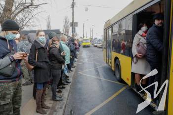 Зеленський заявив, що місцевій владі треба дозволити відкривати громадський транспорт та назвав умов Зеленський заявив, що місцевій владі треба дозволити відкривати громадський транспорт та назвав умов