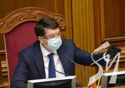 Разумков підписав закон про банки — черга за Зеленським Разумков підписав закон про банки — черга за Зеленським