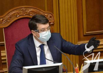 Разумков підписав закон про банки — черга за Зеленським Разумков підписав закон про банки — черга за Зеленським