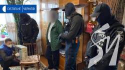 Жителя Бахмача підозрюють у тому, що створював порнографічне відео за участі дітей Жителя Бахмача підозрюють у тому, що створював порнографічне відео за участі дітей