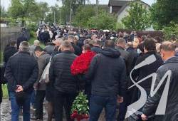 Прийшли сотні людей: на Чернігівщині поховали загиблого нардепа Давиденка Прийшли сотні людей: на Чернігівщині поховали загиблого нардепа Давиденка