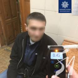 Придбав та одразу відсвяткував: патрульні Чернігова зупинили п’яного мотоцикліста Придбав та одразу відсвяткував: патрульні Чернігова зупинили п’яного мотоцикліста