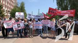 В очікуванні Зеленського: біля обласної станції «швидкої» у Чернігові три мітинги В очікуванні Зеленського: біля обласної станції «швидкої» у Чернігові три мітинги
