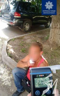 Чернігівці допомогли патрульним поліцейським затримати дуже п’яного водія Чернігівці допомогли патрульним поліцейським затримати дуже п’яного водія