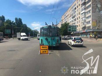 П’яний чернігівець на Таврії протаранив тролейбус П’яний чернігівець на Таврії протаранив тролейбус