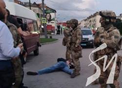 У Луцьку затримали терориста, що тримав заручників: людей звільнено. ВІДЕО У Луцьку затримали терориста, що тримав заручників: людей звільнено. ВІДЕО