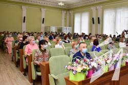 Кращих освітян обласного центру відзначили у Чернігові Кращих освітян обласного центру відзначили у Чернігові