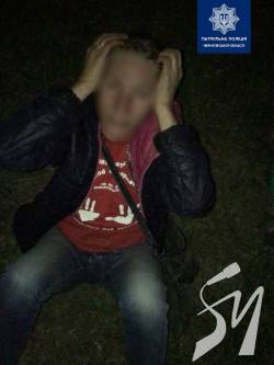 Чернігівські поліцейські не дали замерзнути дитині біля п’яної матері Чернігівські поліцейські не дали замерзнути дитині біля п’яної матері