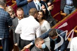 Парламент заборонив депутатам брати на роботу дружин, чоловіків чи інших родичів Парламент заборонив депутатам брати на роботу дружин, чоловіків чи інших родичів