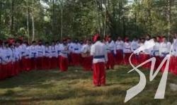 Хасиди на кордоні вдягли шаровари і вишиванки та заспівали гімн України Хасиди на кордоні вдягли шаровари і вишиванки та заспівали гімн України