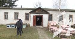У Чернігівській області учні навчаються у будівлі майстерні, бо школі не дали газ У Чернігівській області учні навчаються у будівлі майстерні, бо школі не дали газ