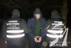 На Чернігівщині поліцейські затримали чоловіка, який вчинив розбійний напад на літню жінку На Чернігівщині поліцейські затримали чоловіка, який вчинив розбійний напад на літню жінку