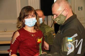 На Чернігівщині привітали жінок-членів родин загиблих воїнів На Чернігівщині привітали жінок-членів родин загиблих воїнів