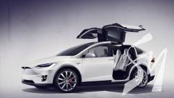 Дружина чернігівського міського голови пересіла на Tesla Model X Дружина чернігівського міського голови пересіла на Tesla Model X