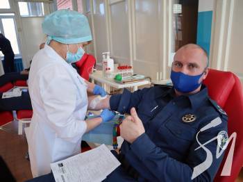 Судові охоронці Чернігівщини поповнили банк крові «Чернігівського обласного центру крові» Судові охоронці Чернігівщини поповнили банк крові «Чернігівського обласного центру крові»