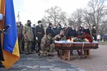 Чернігів попрощався із загиблим воїном Чернігів попрощався із загиблим воїном