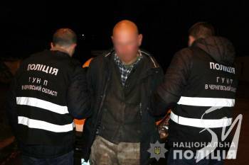 Поліція Чернігівщини затримала розшукуваного чоловіка за підозрою у вбивстві матері