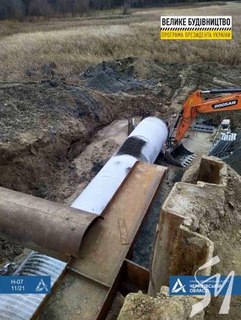 На Тростянецькій балці влаштовується нова водопропускна труба На Тростянецькій балці влаштовується нова водопропускна труба