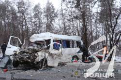 Поліція уточнила деталі ДТП на Чернігівщині: загинуло 11 осіб, ще 8 - травмовано
