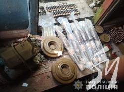 Міни та набої до стрілецької зброї: у прикордонному селі на Чернігівщині виявили схрон окупантів Міни та набої до стрілецької зброї: у прикордонному селі на Чернігівщині виявили схрон окупантів