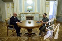 До Києва приїхав з візитом президент Латвії Левітс До Києва приїхав з візитом президент Латвії Левітс