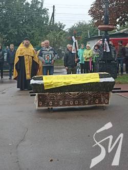 Потрапив під артобстріл: у Новгород-Сіверському попрощалися із солдатом Анатолієм Коротким Потрапив під артобстріл: у Новгород-Сіверському попрощалися із солдатом Анатолієм Коротким