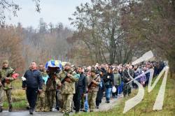 Загинули за Україну: на Чернігівщині попрощалися з трьома захисниками Загинули за Україну: на Чернігівщині попрощалися з трьома захисниками