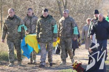На Чернігівщині попрощалися з двома захисниками України На Чернігівщині попрощалися з двома захисниками України