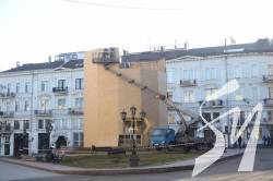 В Одесі проводять демонтаж пам’ятника Катерині ІІ В Одесі проводять демонтаж пам’ятника Катерині ІІ