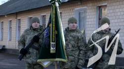 Чернігівський обласний ТЦК та СП першим в Україні отримав почесний стяг Чернігівський обласний ТЦК та СП першим в Україні отримав почесний стяг