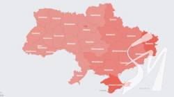 В Україні повітряна тривога, у небі російські ракети, працює ППО