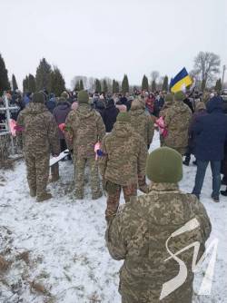 На Чернігівщині попрощалися з двома військовими, які загинули під Бахмутом на Донеччині На Чернігівщині попрощалися з двома військовими, які загинули під Бахмутом на Донеччині