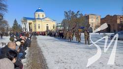 На Чернігівщині попрощалися з п'ятьма солдатами, які загинули на сході України На Чернігівщині попрощалися з п'ятьма солдатами, які загинули на сході України