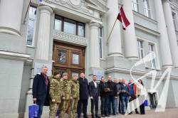 Делегація з латвійського Огре привезла в Чернігів гуманітарну допомогу. Наступна зупинка – фронт Делегація з латвійського Огре привезла в Чернігів гуманітарну допомогу. Наступна зупинка – фронт