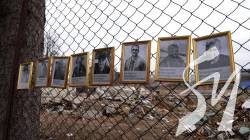 Жертв російського бомбардування стадіону імені Гагаріна й Літнього театру вшанували у Чернігові