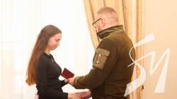 У Чернігові родинам загиблих бійців передали ордени Богдана Хмельницького та За мужність У Чернігові родинам загиблих бійців передали ордени Богдана Хмельницького та За мужність