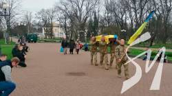 Загинули, захищаючи Україну: на Чернігівщині попрощалися з п'ятьма воїнами Загинули, захищаючи Україну: на Чернігівщині попрощалися з п'ятьма воїнами