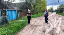 Вода з колодязя та корито замість пральної машини. Як на Чернігівщині живуть переселенці з Херсона Вода з колодязя та корито замість пральної машини. Як на Чернігівщині живуть переселенці з Херсона