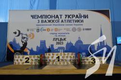 Важкоатлети Чернігівщини привезли три медалі з чемпіонату України Важкоатлети Чернігівщини привезли три медалі з чемпіонату України