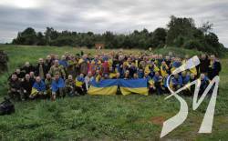 Україна повернула 95 полонених: з Маріуполя, з-під Бахмута, острова Зміїний Україна повернула 95 полонених: з Маріуполя, з-під Бахмута, острова Зміїний