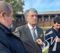 “Наша Перемога підсумує не 9 років війни, а 370 років колонізації”: Ющенко – про Батурин та пам'ять “Наша Перемога підсумує не 9 років війни, а 370 років колонізації”: Ющенко – про Батурин та пам'ять